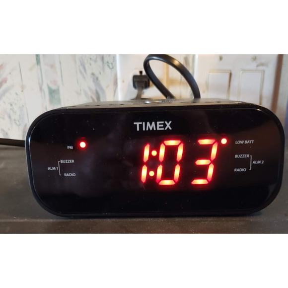 TIMEX AM/FM Dual Alarm Clock Radio T231Y Plays Music From Your Smart Phone - Picture 1 of 13